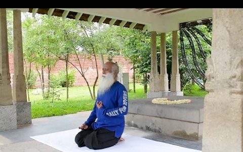 萨古鲁分享他是如何保持健康的