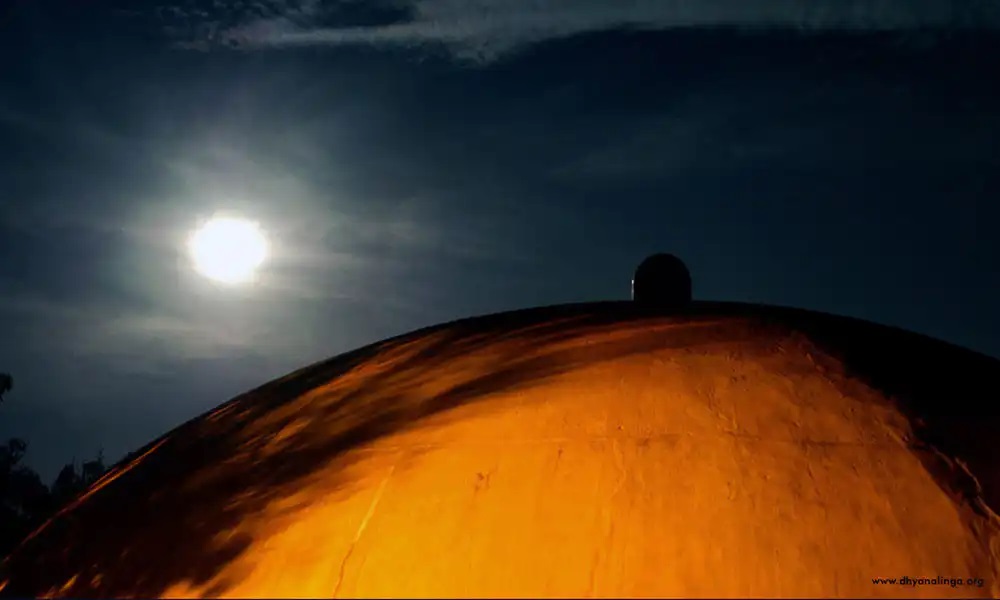 爱的劳作：Dhyanalinga（迪阿纳灵伽）穹顶